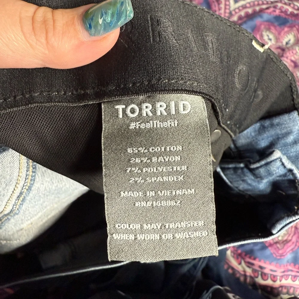 NWT Torrid Women’s Bombshell Flare Jeans Plus Size 26W‎